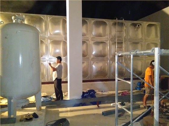 304不銹鋼水箱定制找千凱，電話07713903136