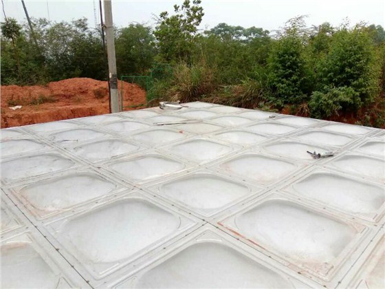 不銹鋼水箱頂板拼裝焊接