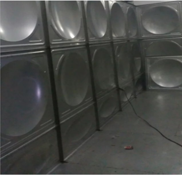 不銹鋼水箱側(cè)板點(diǎn)焊拼接