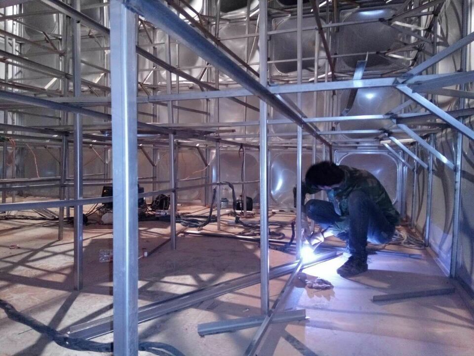 不銹鋼水箱內(nèi)部拉筋焊接