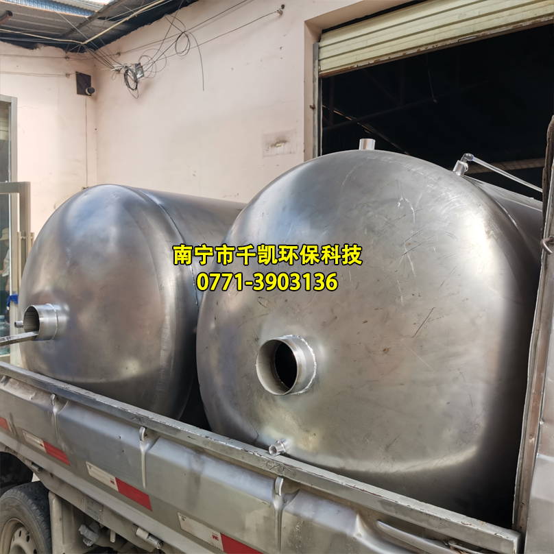 不銹鋼承壓水罐 (2)