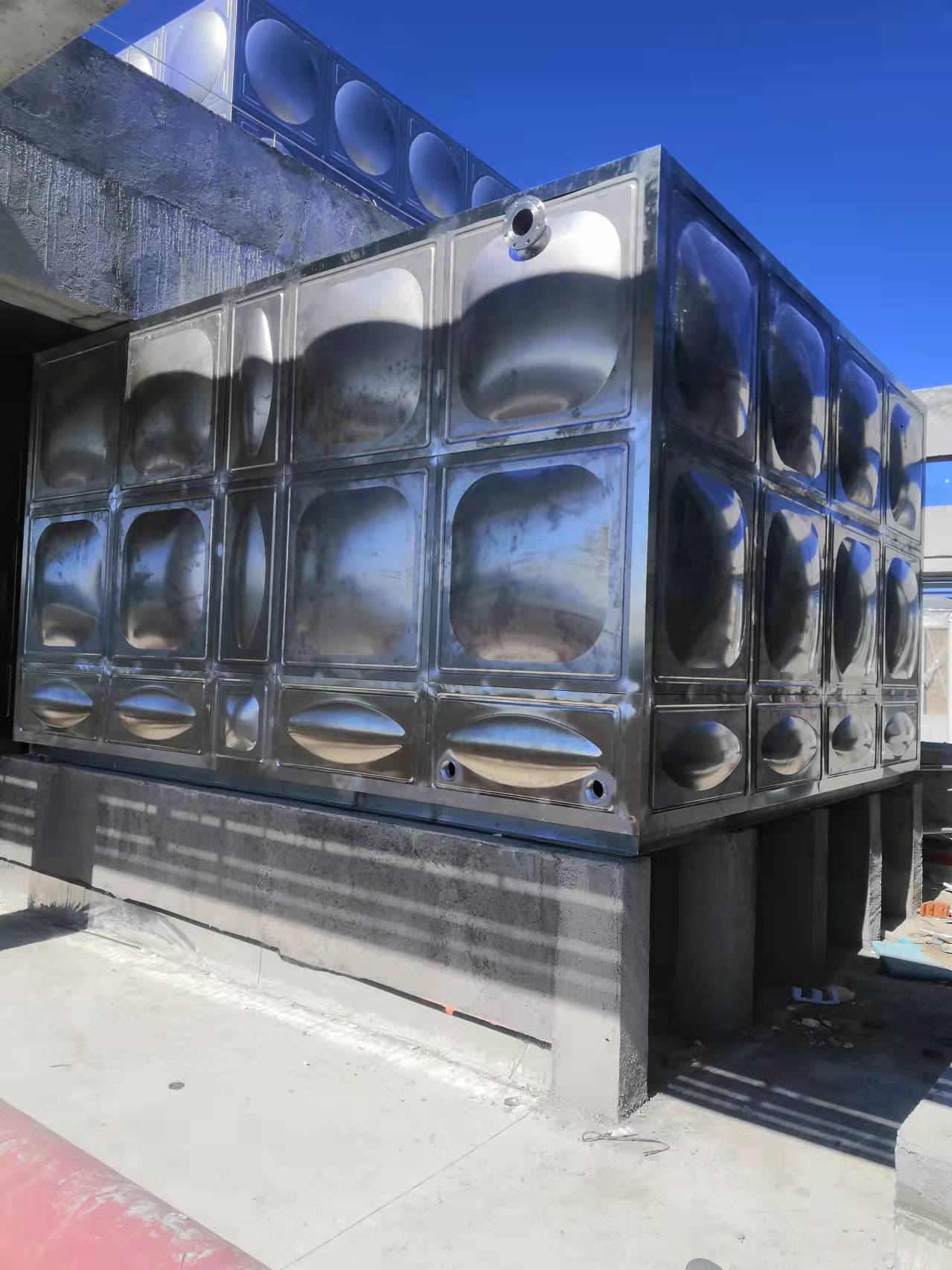 陸川九龍溫泉山莊不銹鋼保溫水箱項(xiàng)目竣工