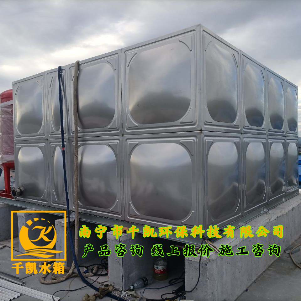 鹿寨智慧園林產(chǎn)業(yè)園樓頂不銹鋼水箱安裝