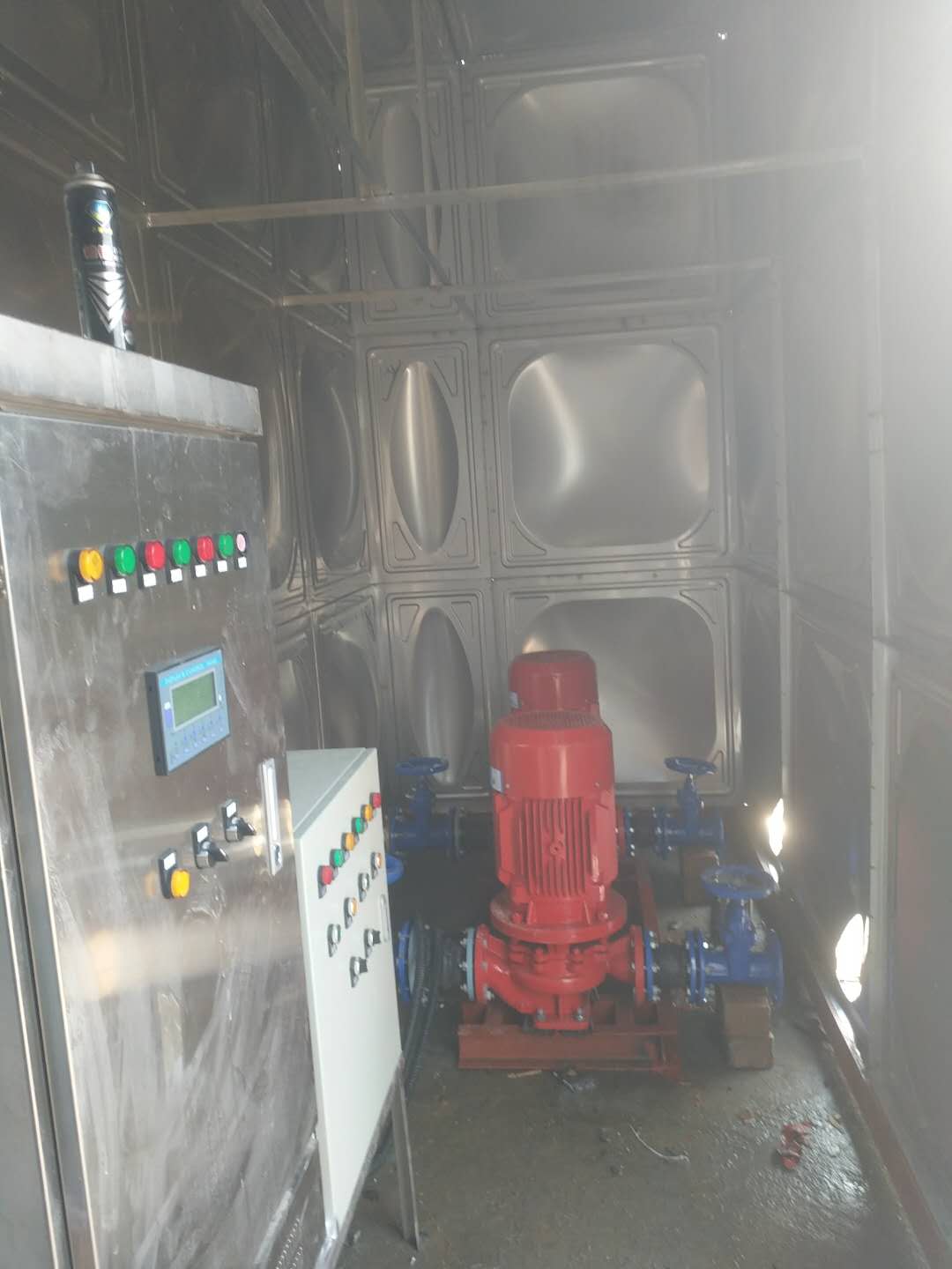 三江北服務區(qū)項目不銹鋼水箱安裝案例